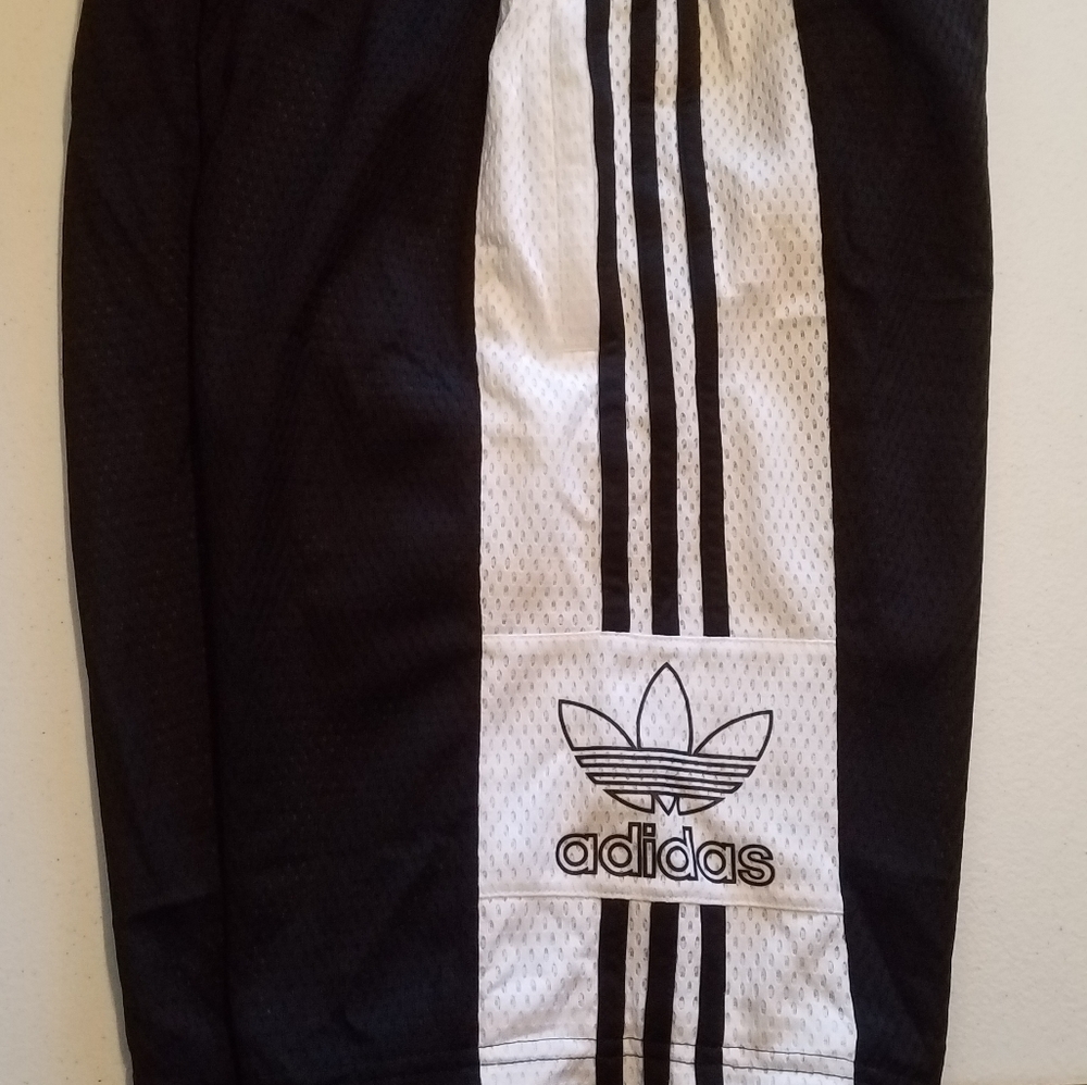 Womens basketball shorts - Picture 2 of 3